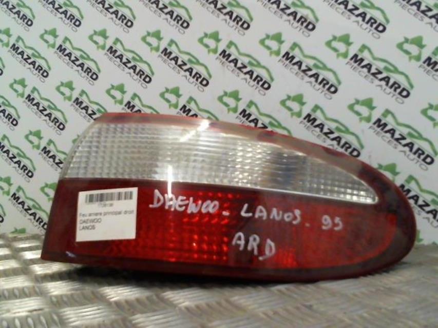 Luz trasera principal derecha (luces)