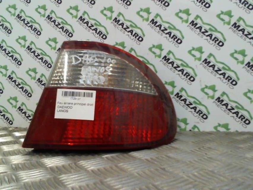Luz trasera principal derecha (luces)