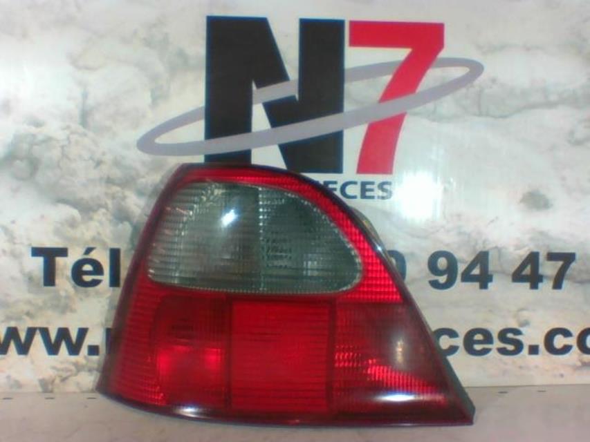 Luz trasera principal izquierda (luces)