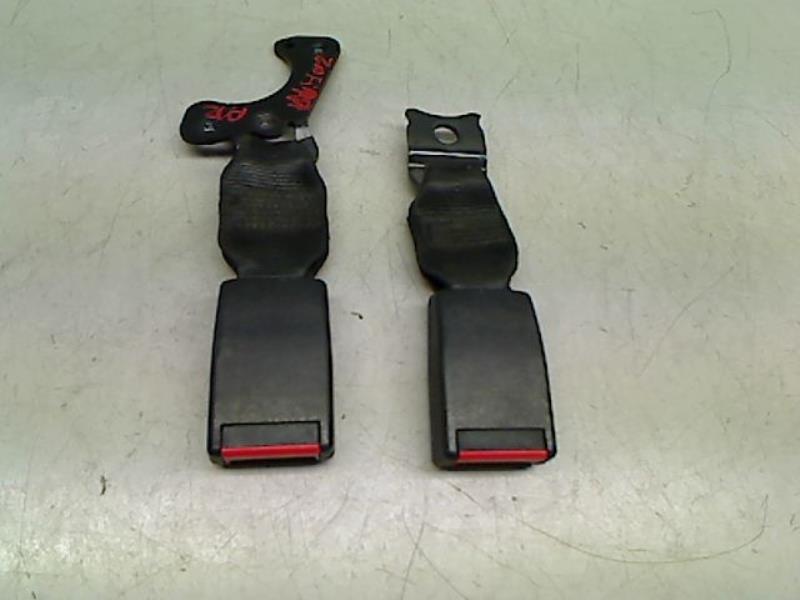 Attache ceinture arriere centrale