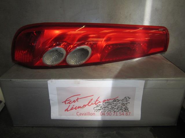 Fanale posteriore principale sinistro (luci)