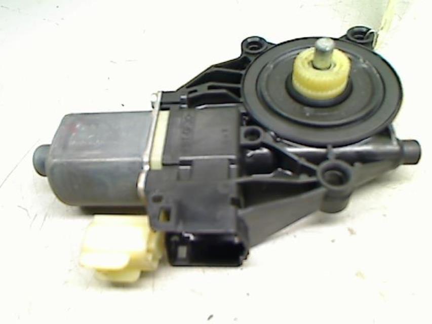 Moteur leve vitre avant droit