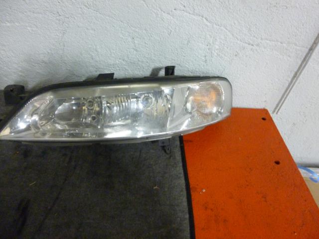 Óptica delantera principal izquierda (luces) (faro)