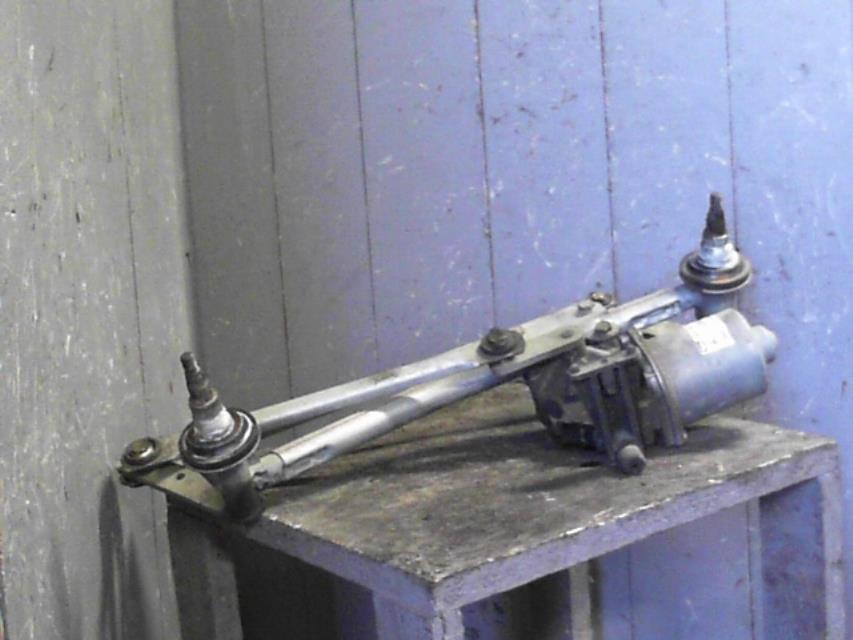Moteur essuie glace avant