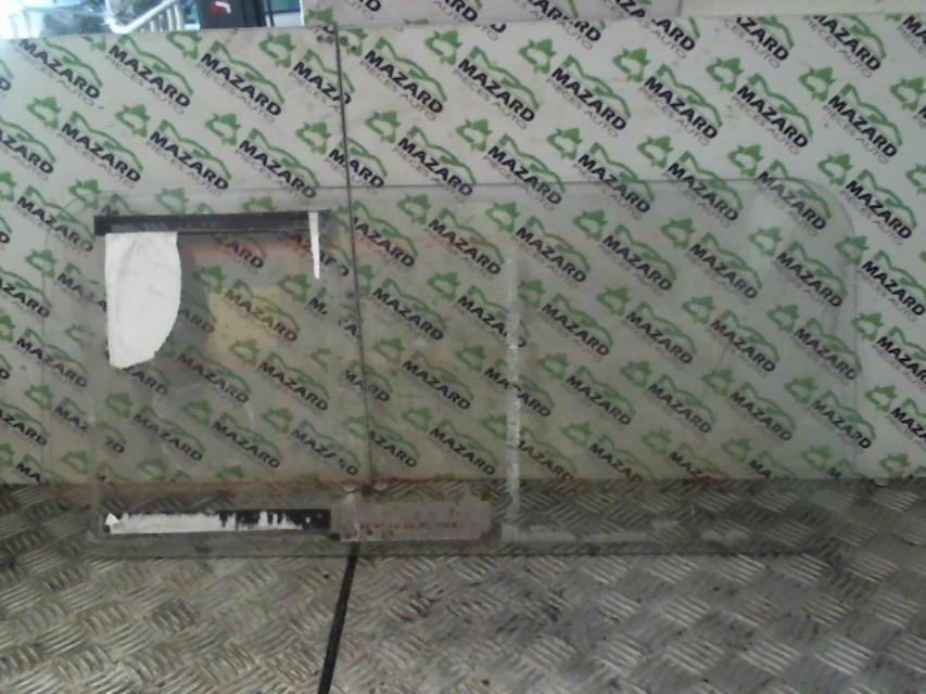Vetro posteriore sinistro