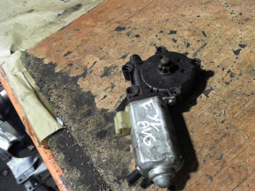 Leve vitre electrique avant gauche