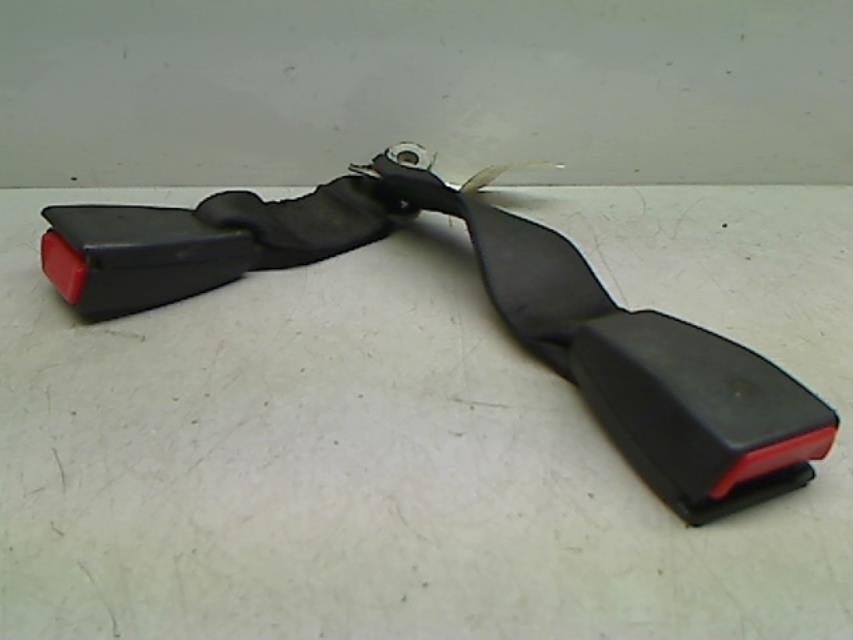 Attache ceinture arriere droit