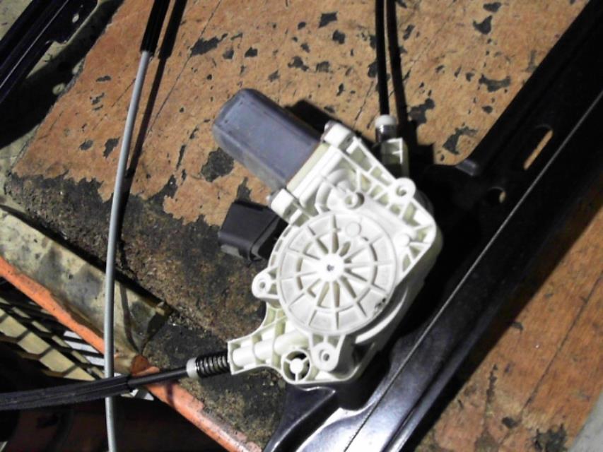 Motore alzacristalli anteriore sinistro