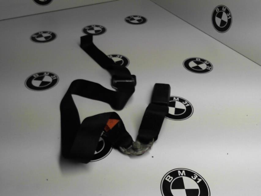 Attache ceinture arriere centrale