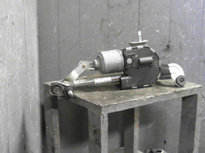 Moteur essuie glace avant gauche