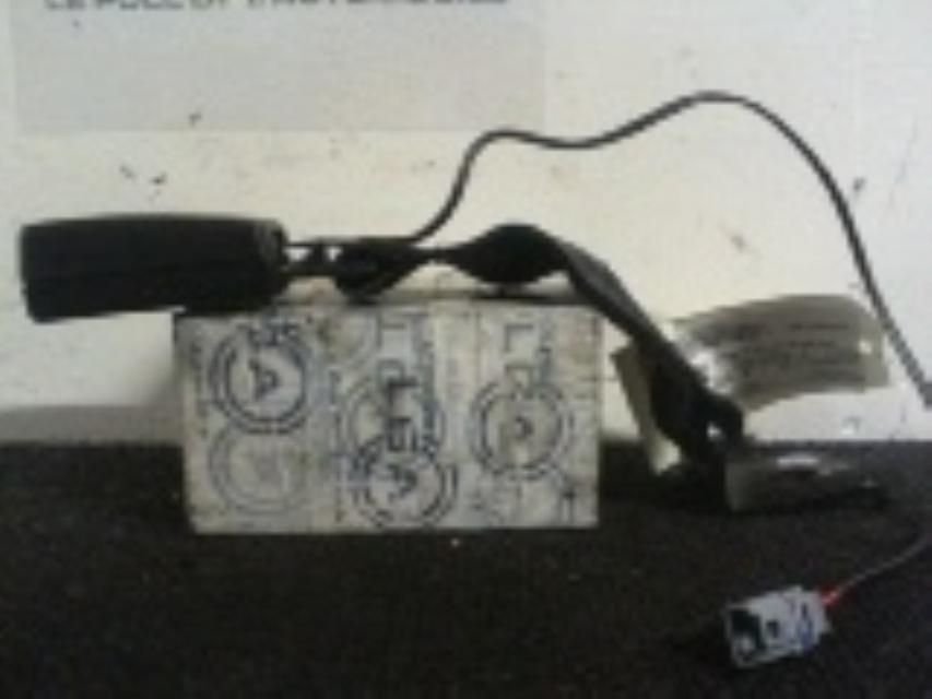 Attache ceinture avant droit