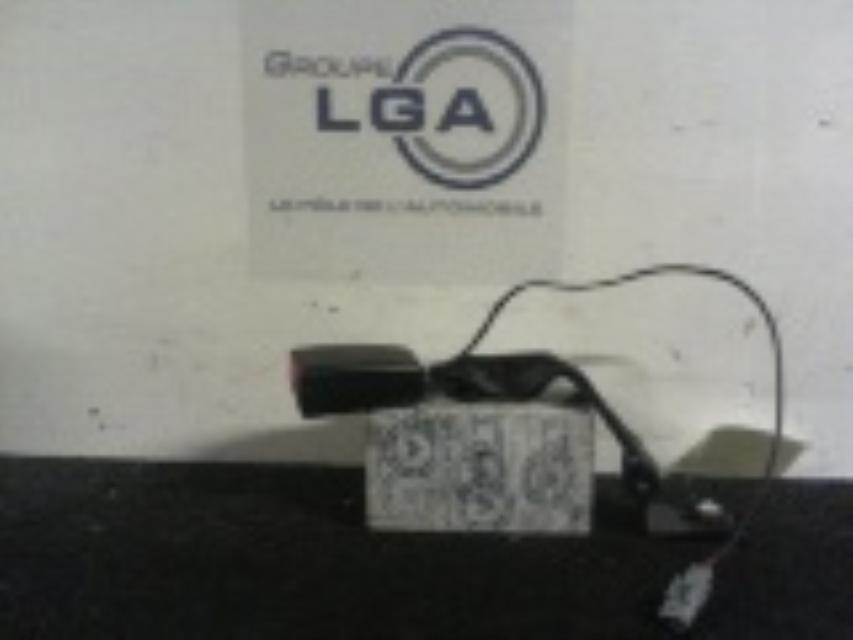 Attache ceinture avant gauche