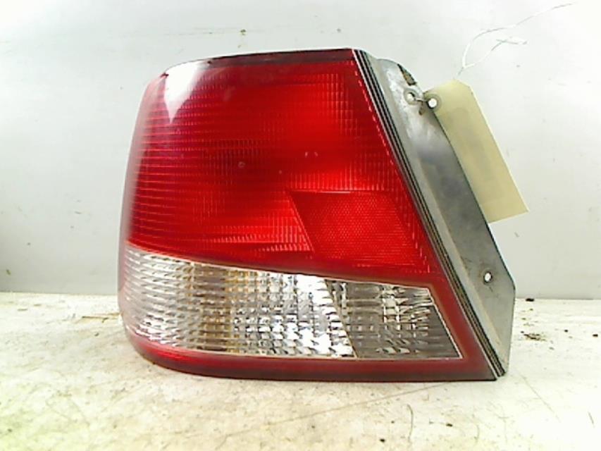 Fanale posteriore principale sinistro (luci)