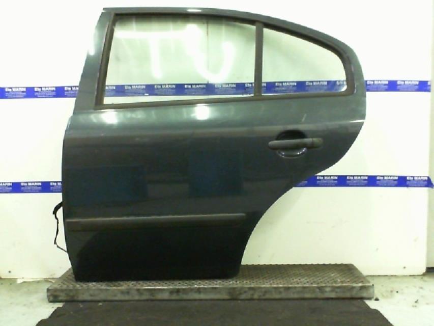 Puerta trasera izquierda