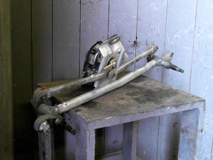 Moteur essuie glace avant