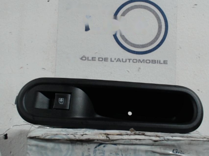 Interrupteur de leve vitre avant droit