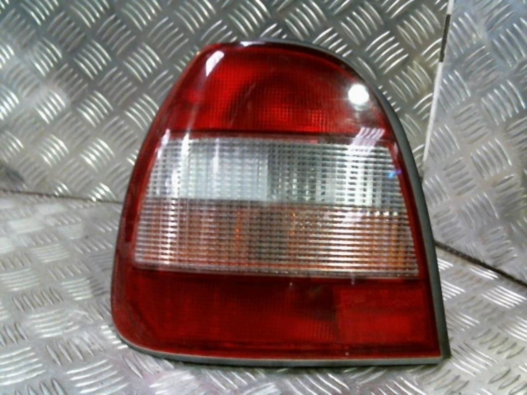 Fanale posteriore principale sinistro (luci)
