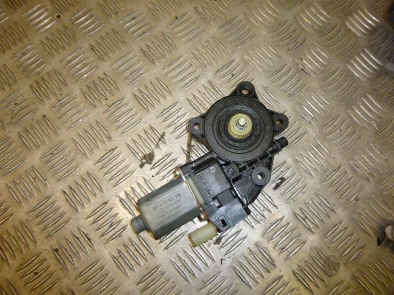 Moteur leve vitre avant droit