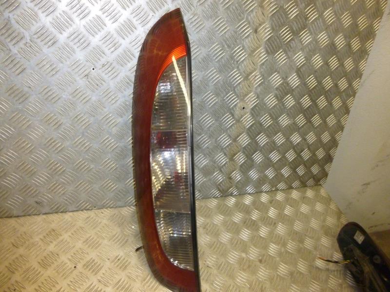 Fanale posteriore principale sinistro (luci)