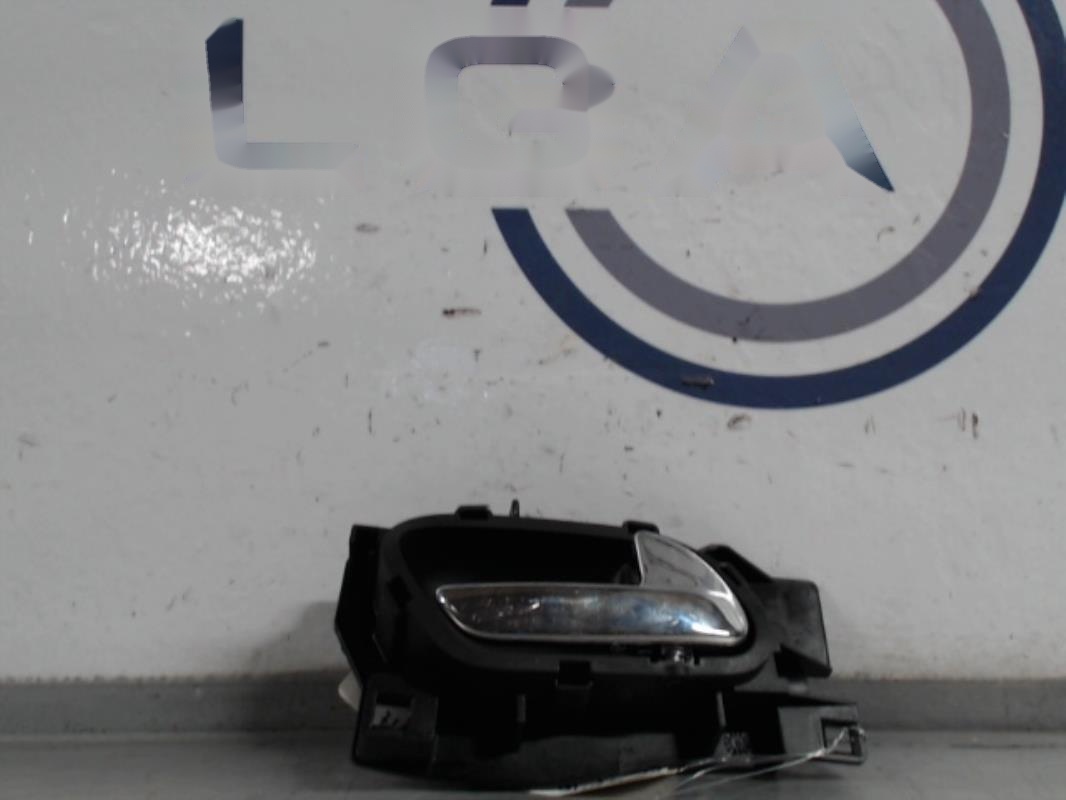 Poignee porte avant droit