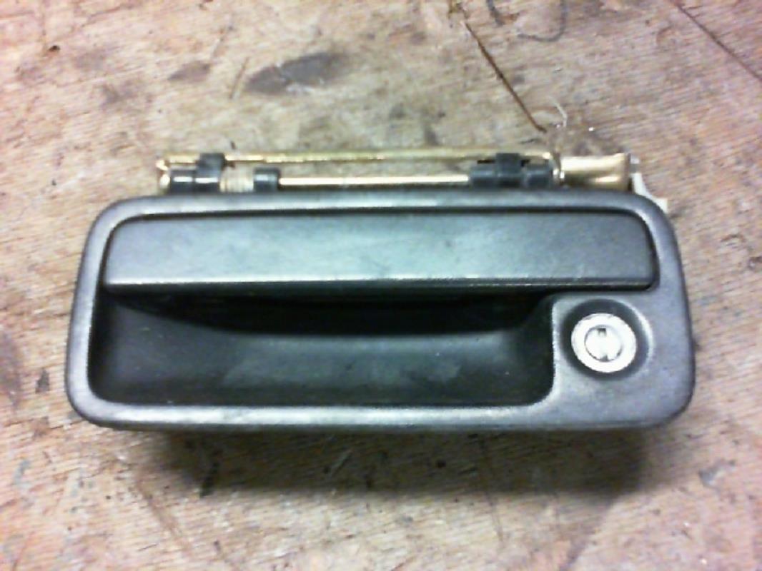 Poignee porte avant gauche