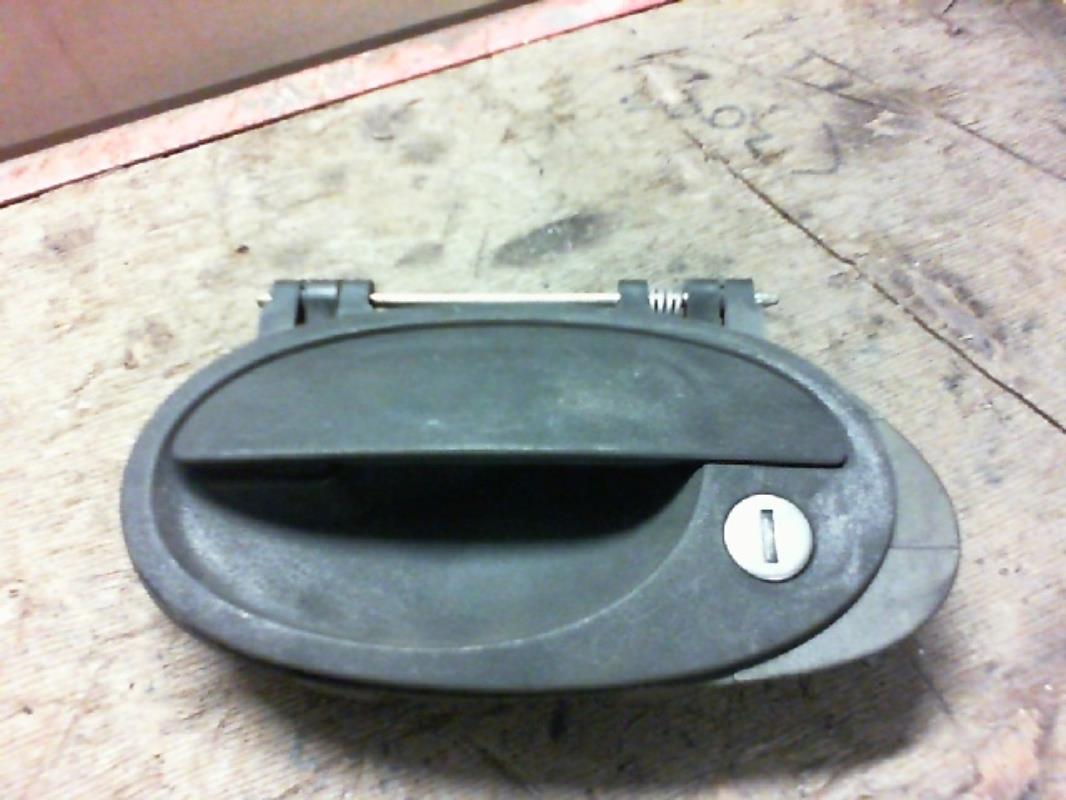 Poignee porte avant gauche