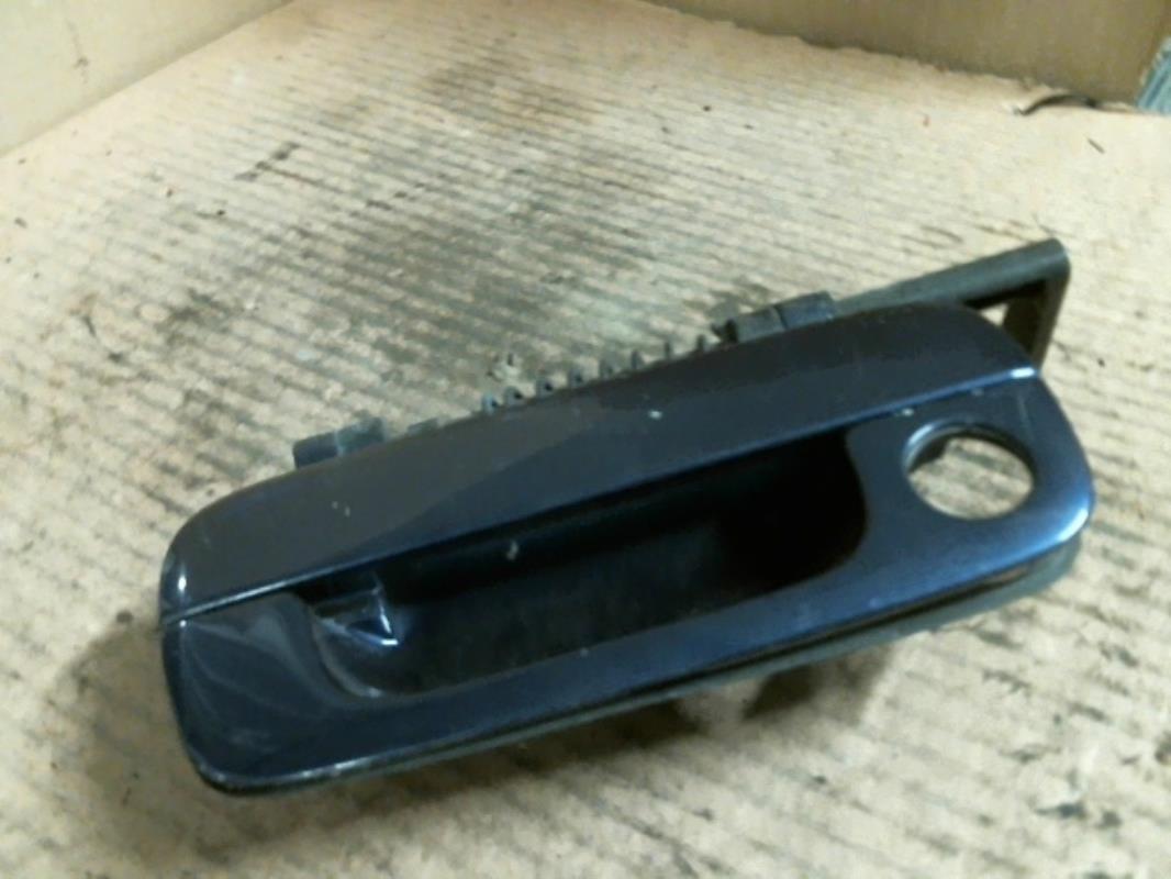 Poignee porte avant gauche