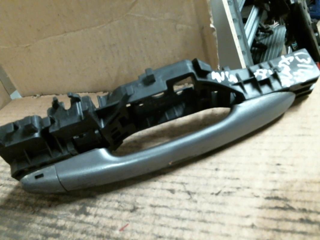 Poignee porte avant gauche