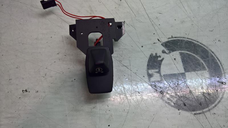Steering wheel adjustment switch