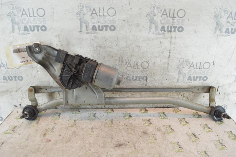 Moteur essuie glace avant