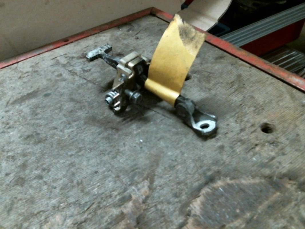 Arresto portiera anteriore destra
