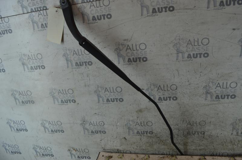Braccio tergicristallo anteriore destro