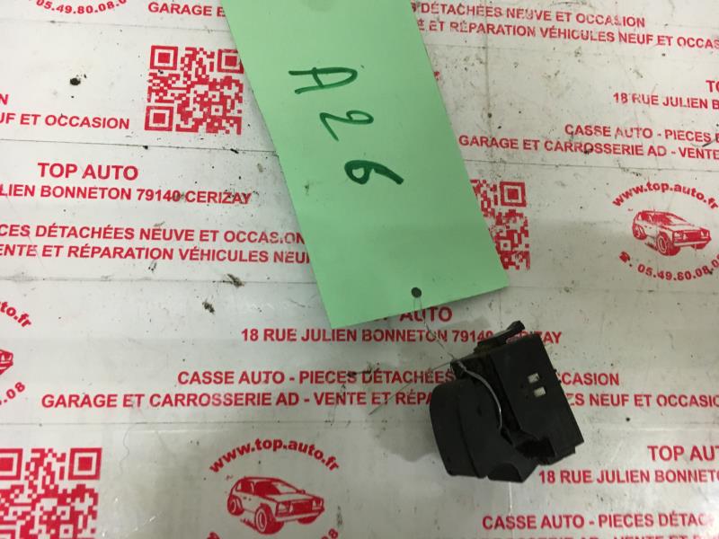 Interruptor de elevalunas trasero derecho