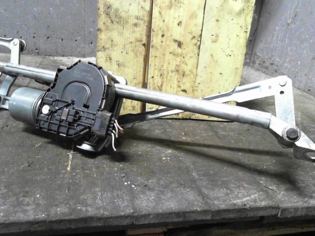 Moteur essuie glace avant