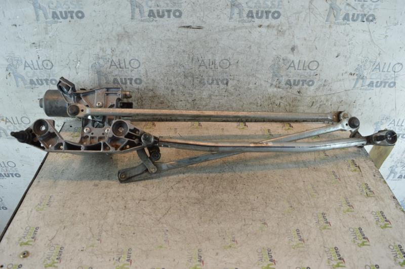 Moteur essuie glace avant
