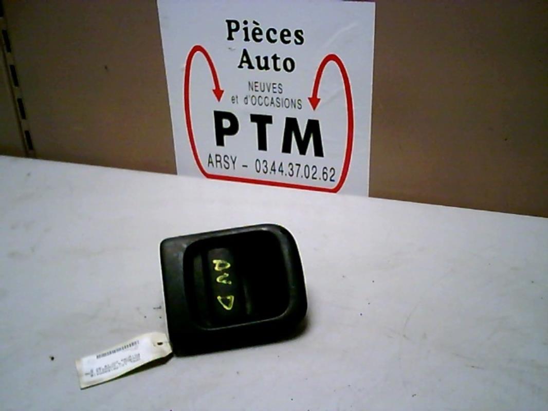 Poignee porte avant droit