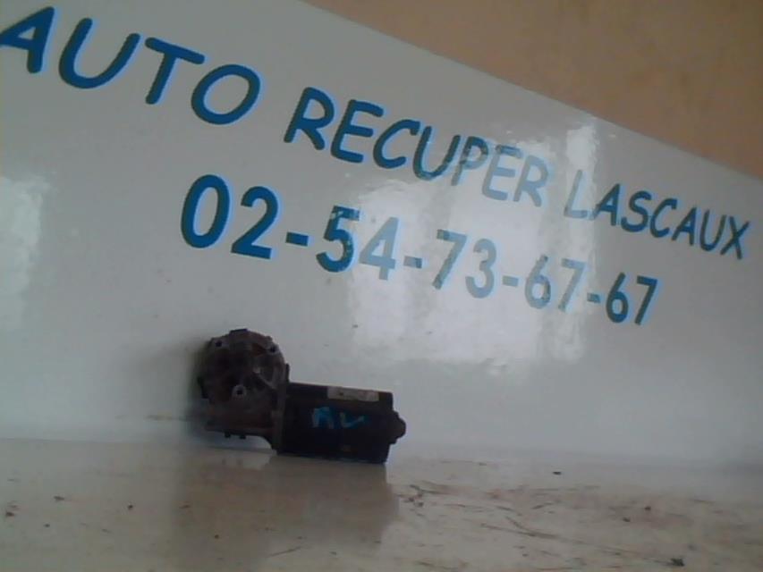 Motore tergicristallo anteriore