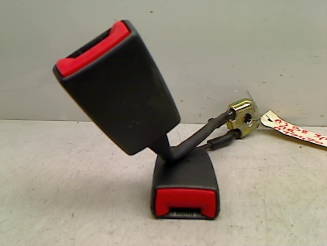 Attache ceinture arriere centrale