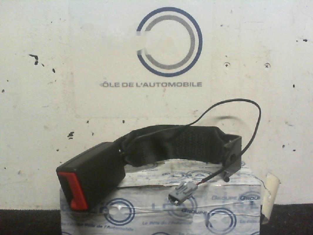 Attache ceinture arriere droit