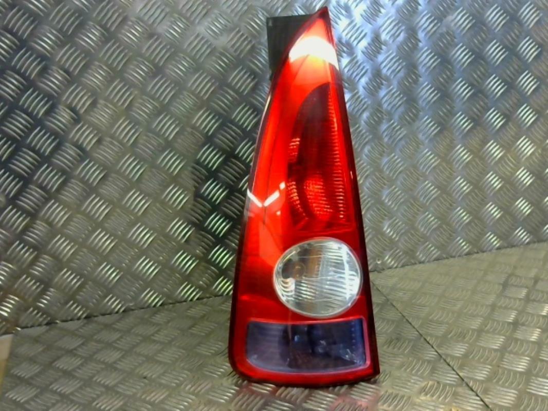 Fanale posteriore principale sinistro (luci)