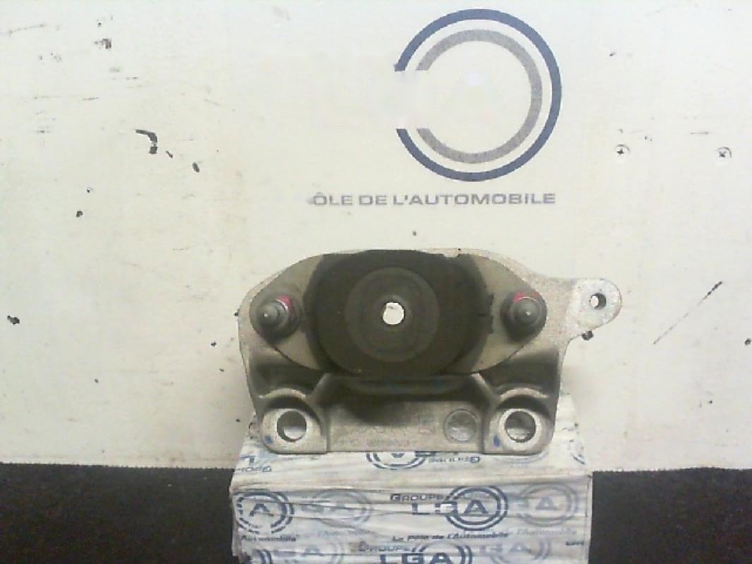 Support moteur droit
