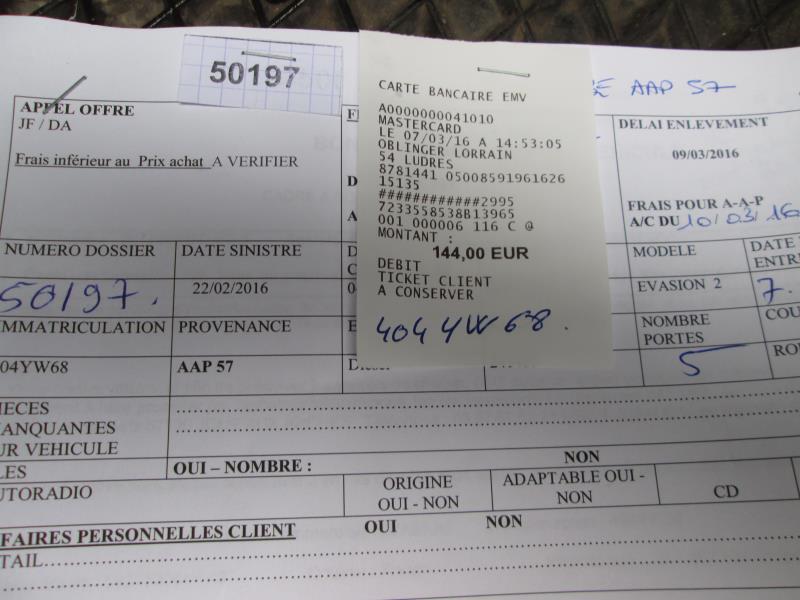 Poignee porte avant droit