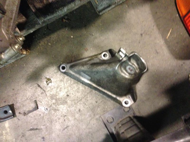 Support moteur gauche