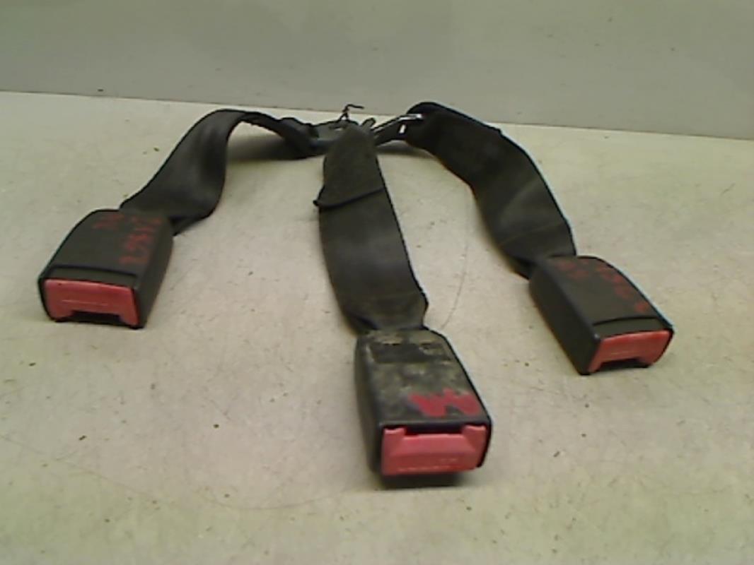 Attache ceinture arriere centrale