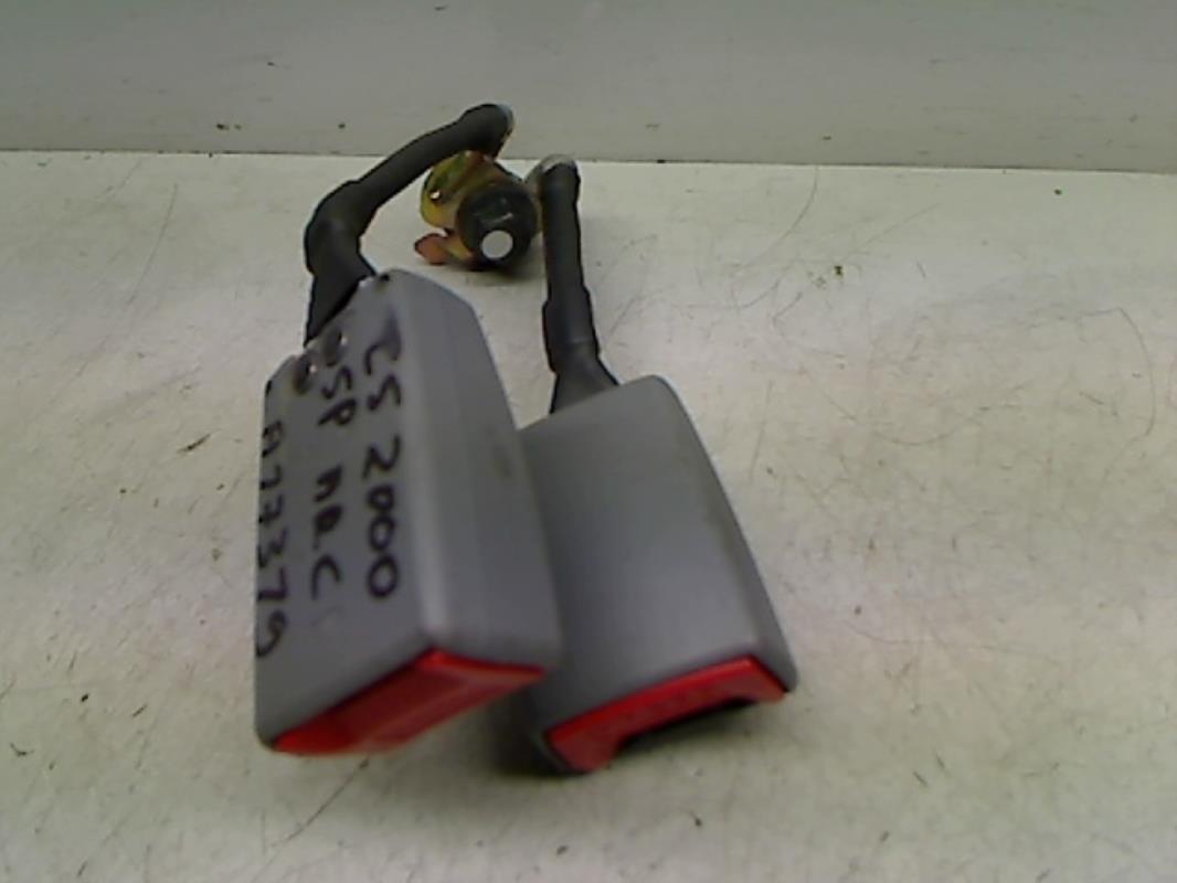 Attache ceinture arriere centrale