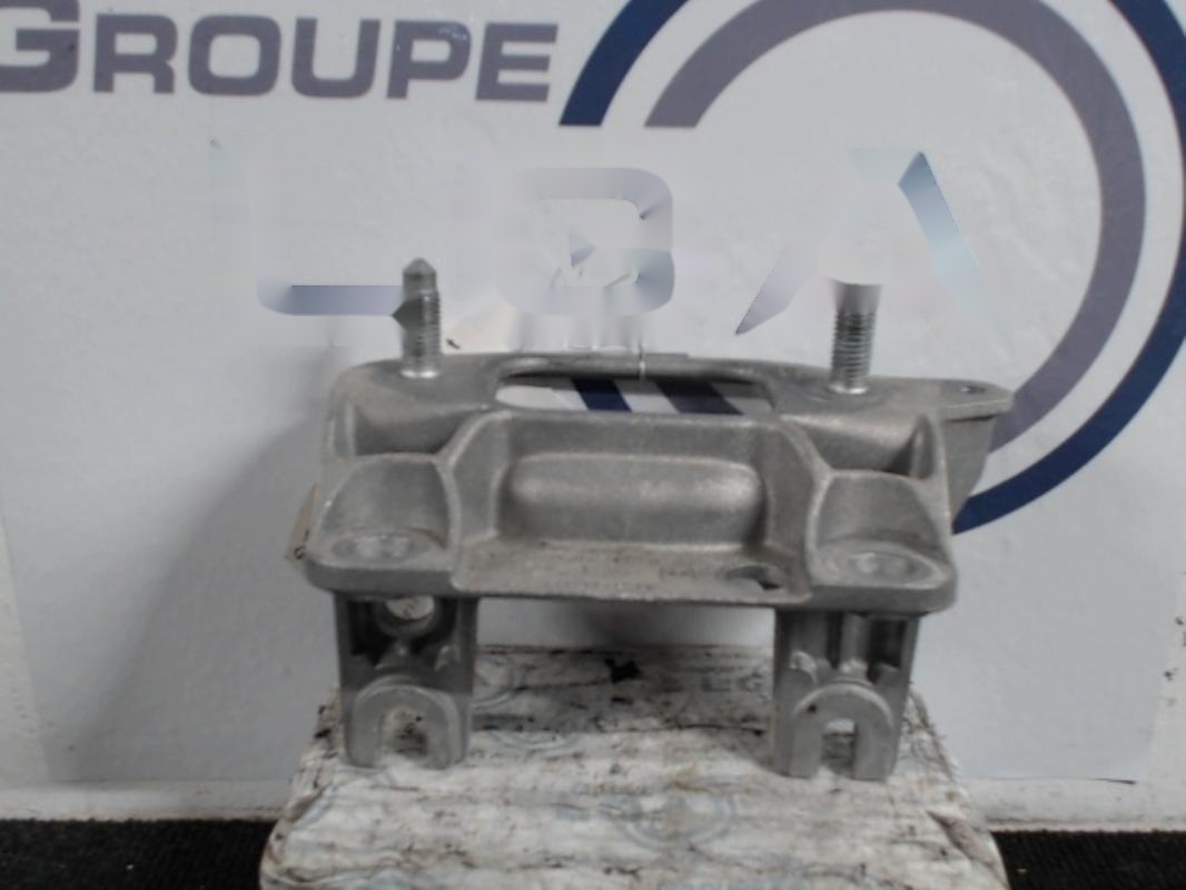Support moteur droit