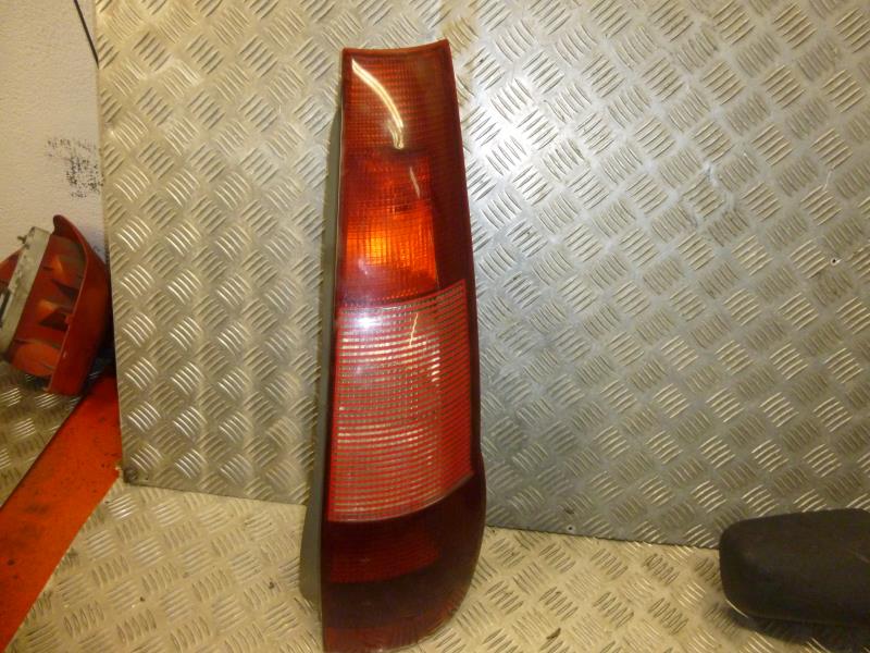 Luz trasera principal derecha (luces)