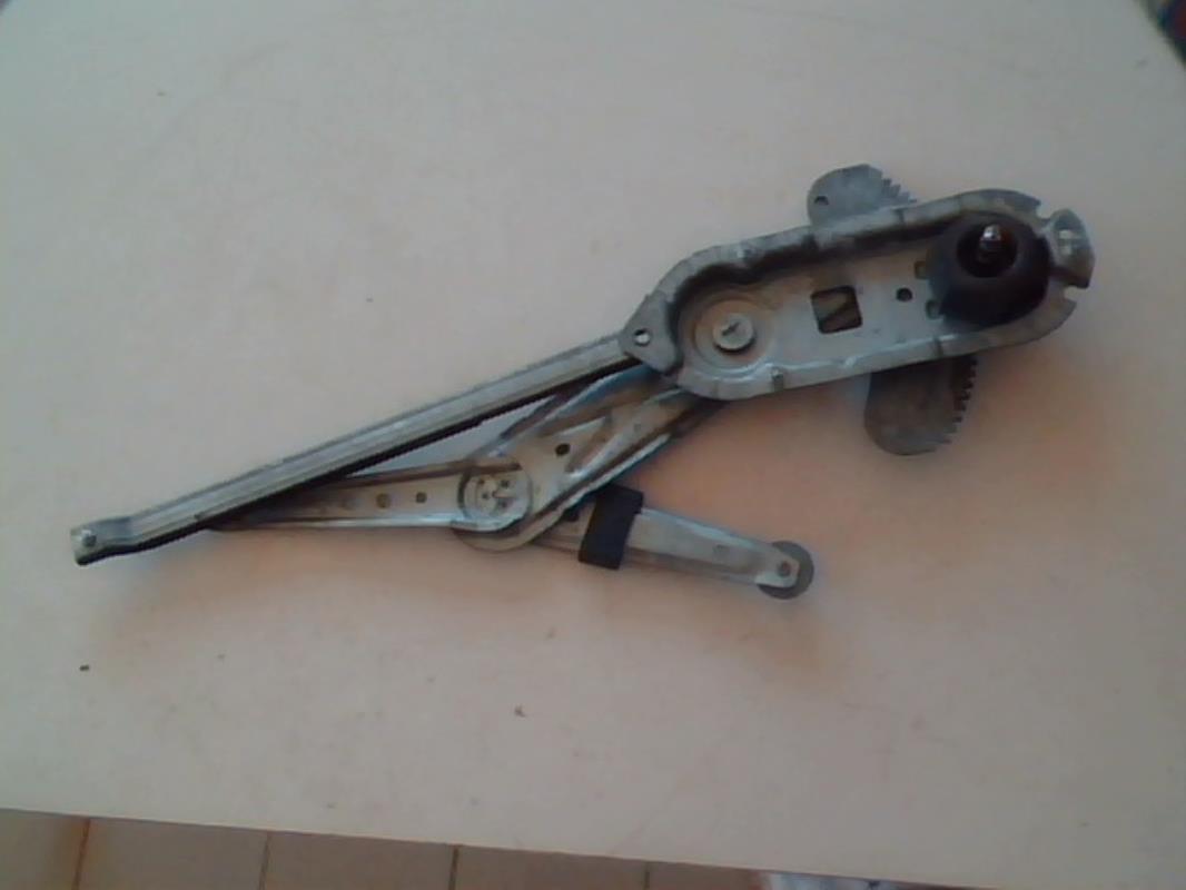 Alzacristalli manuale anteriore destro