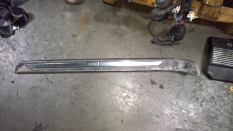 Baguette de porte avant droite