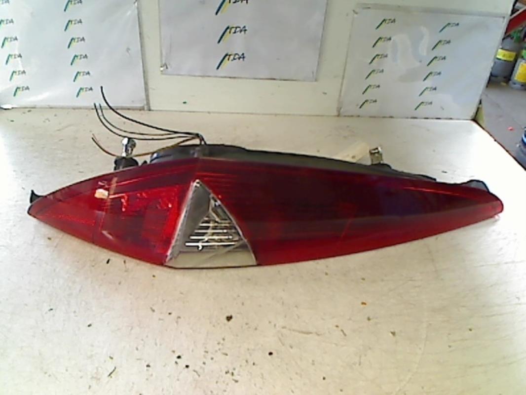 Fanale posteriore principale sinistro (luci)